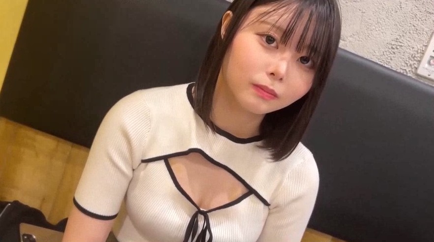 FC2-PPV-4678393 미즈키는 점심 데이트라 부주의해서 호텔로 데려가서 훔쳐봤다.